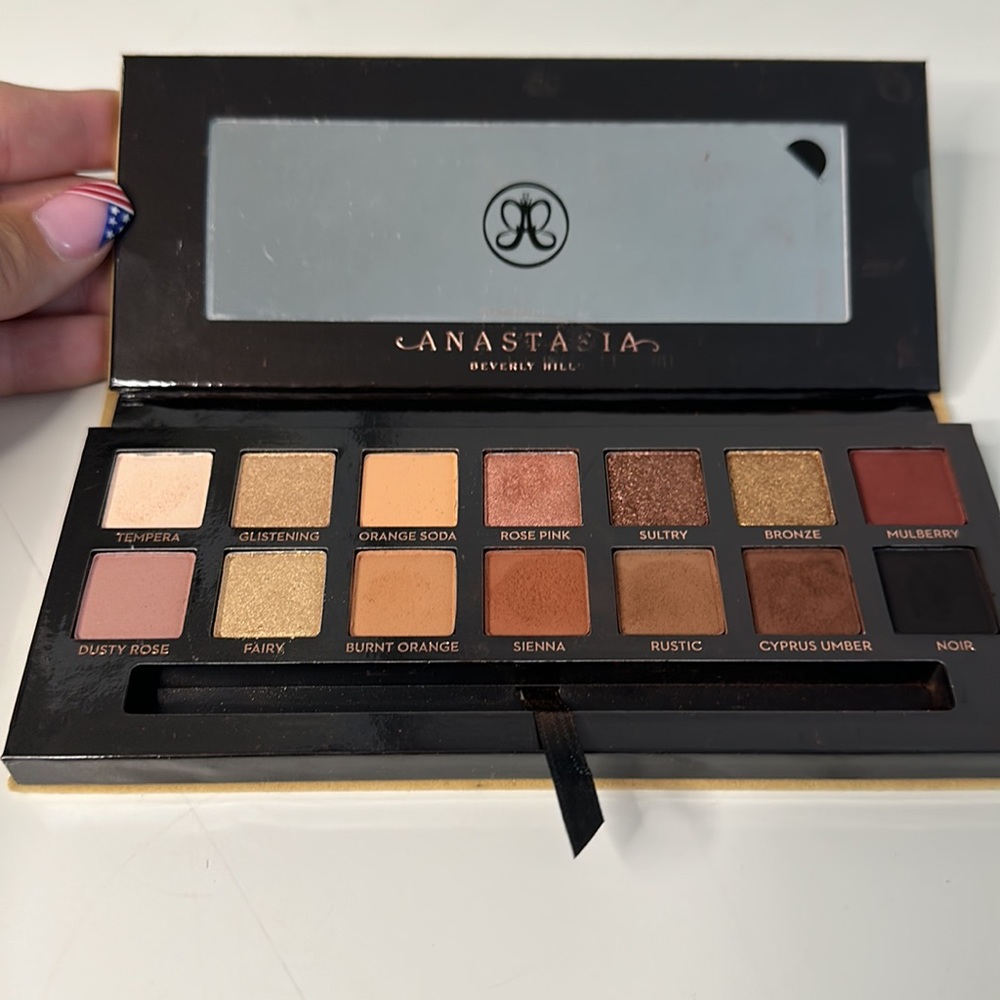 Anastasia soft glam palette